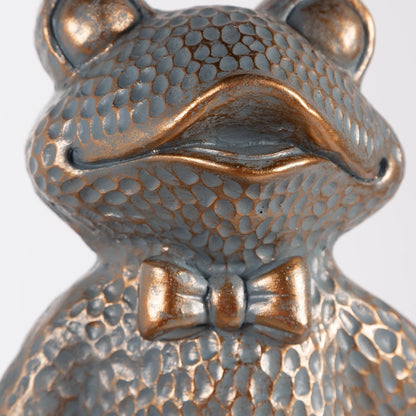 Butler Frog Statue